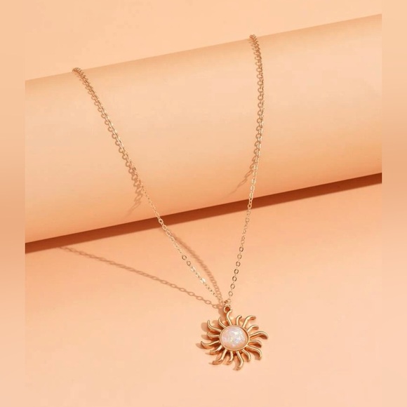 ❤️Sun Charm Necklace - Picture 4 of 7